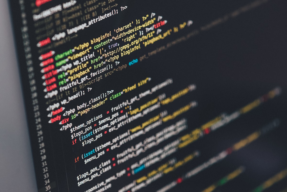 Automatisierung im Büroalltag – Zahnräder und digitale Workflows